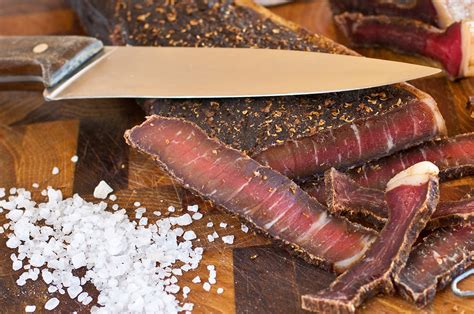  Biltong con Salsa de Pino: ¡Una explosión umami sudafricana que te dejará pidiendo más!